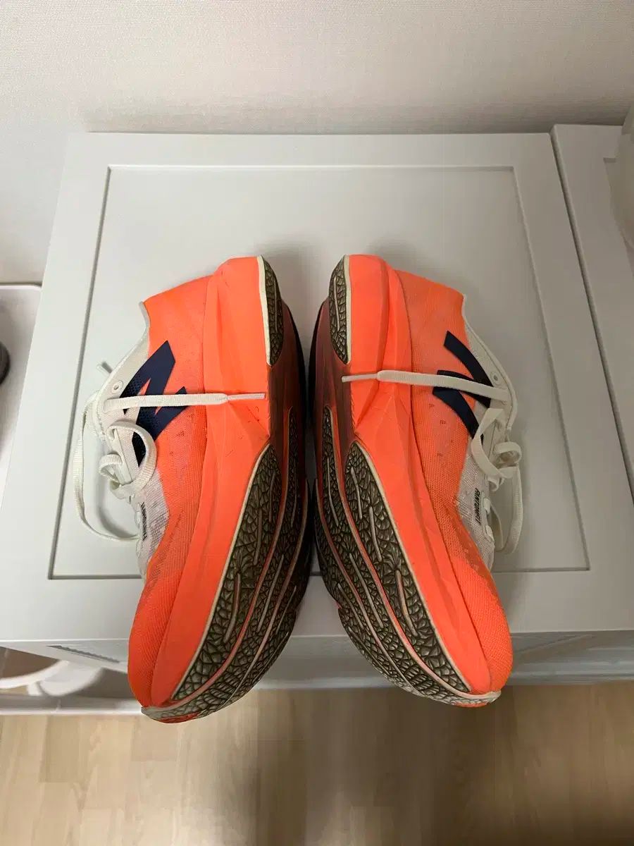 Maison Martin Margiela ゴールド ストーン付き ピアス Maison Margiela（メゾン・マルジェラ）ウィメンズ ピアス