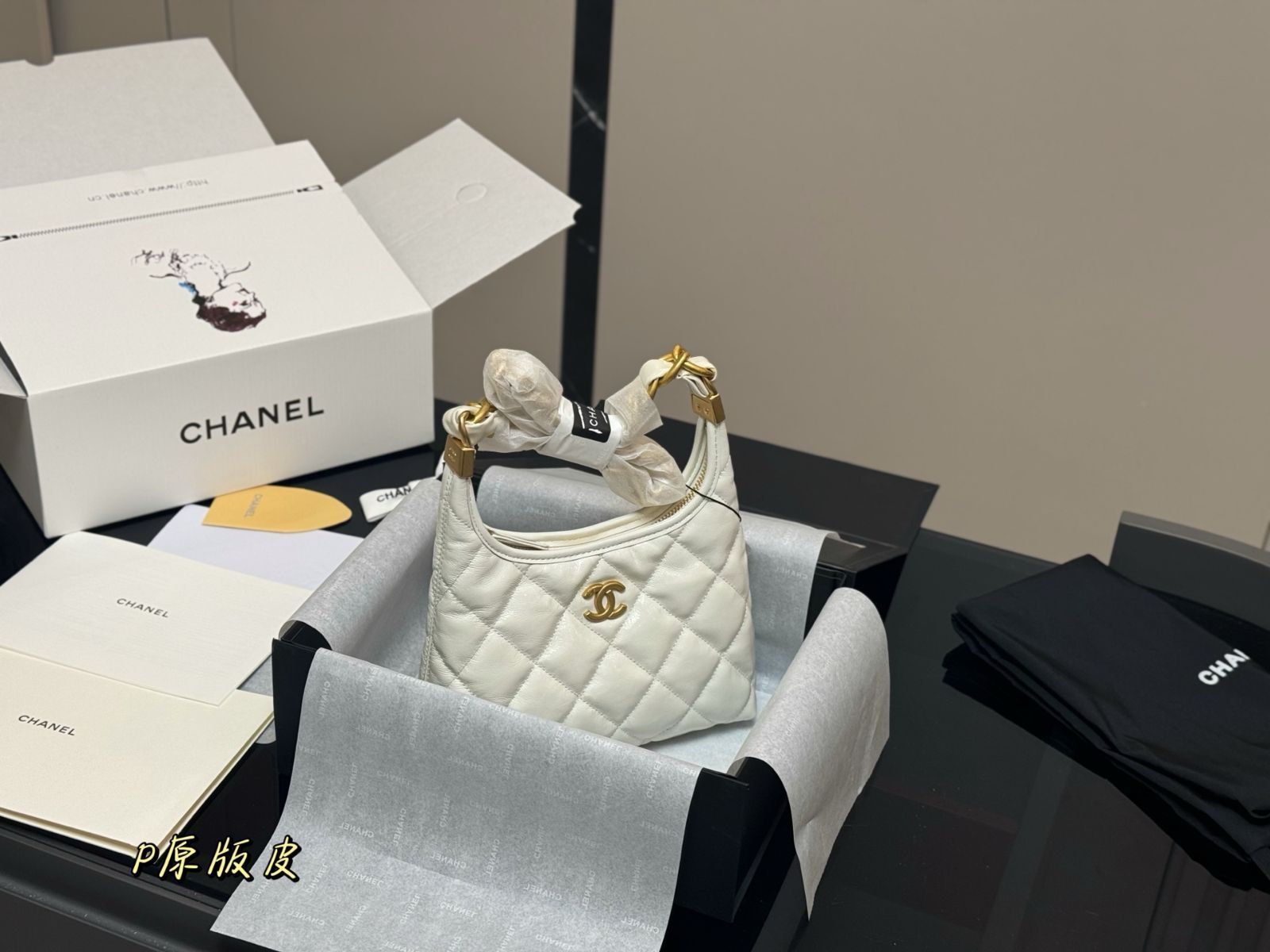【24A 艶が際立つ /2色】CHANEL バッグ スモール ホーボー シャネルシャネル22 ホーボーバッグ グラデーションブラック