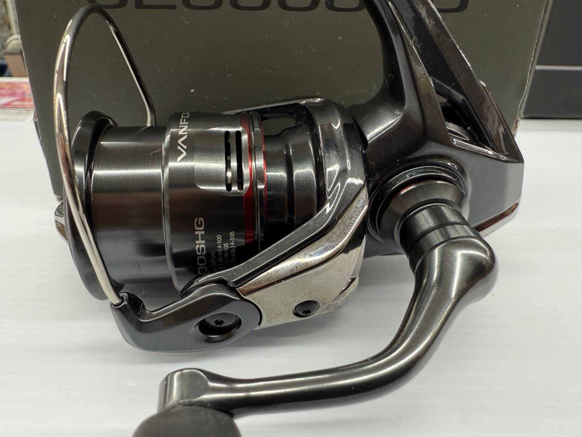 新しいブランド σσSHIMANO 047021 程度A 美品 C2000SHG 24ヴァンフォード シマノ リール