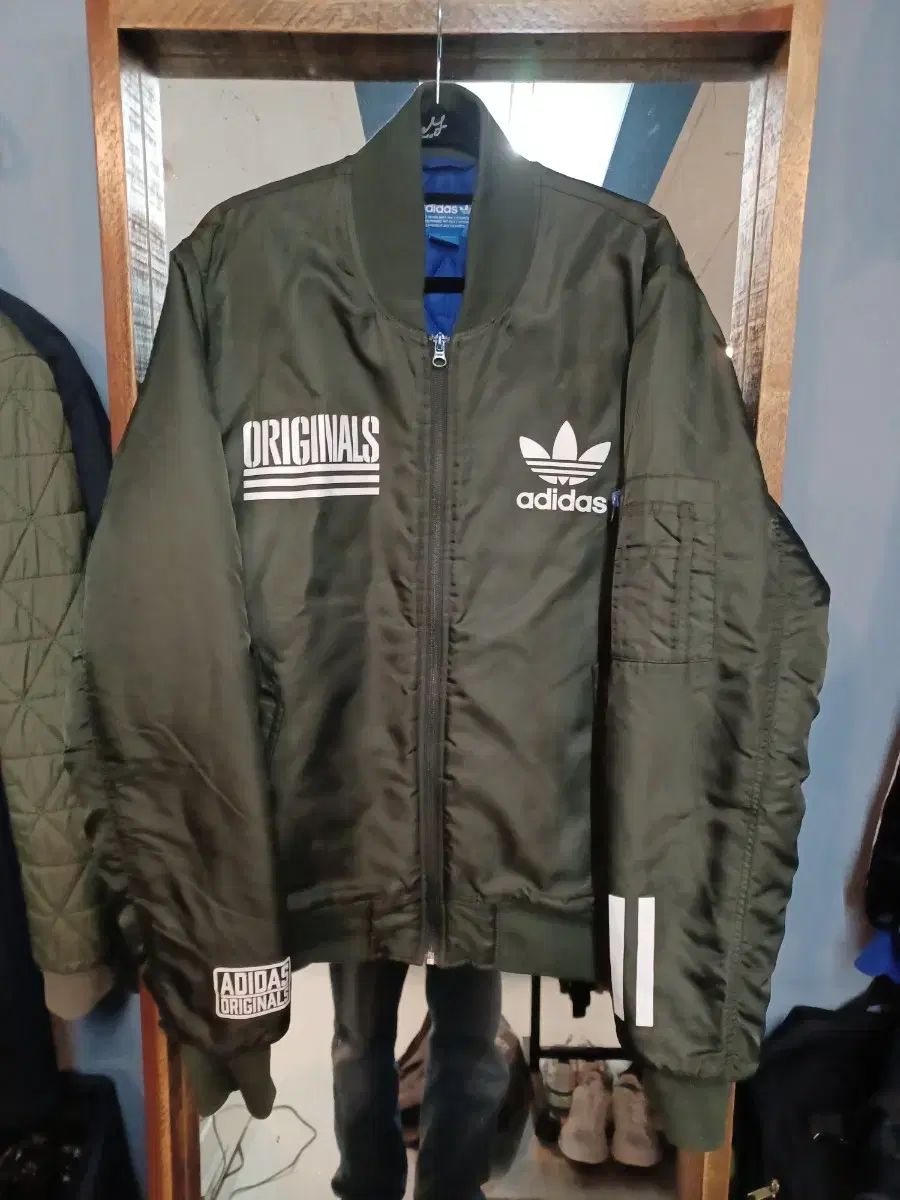 【雷市場（ポンジャン）商品韓国直送】 adidas(アディダス) オリジナル ロゴ ボンバー 航空 ボンバージャケット 105
