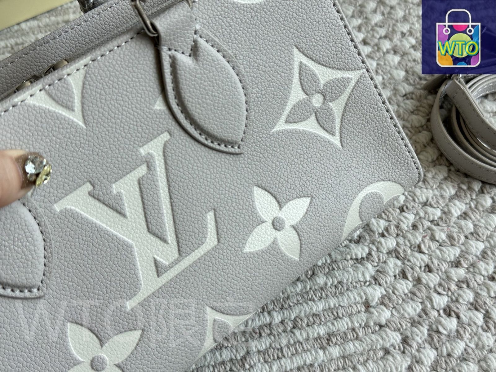 今日特価】Luxury Foldable Gift Box Edition Lv Onthego