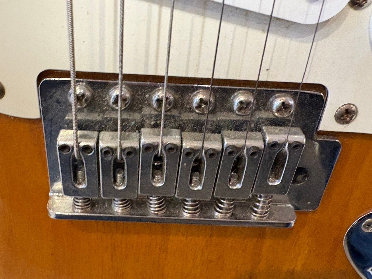 ◇FERNANDES フェルナンデス エレキギター サンバースト 最も安い