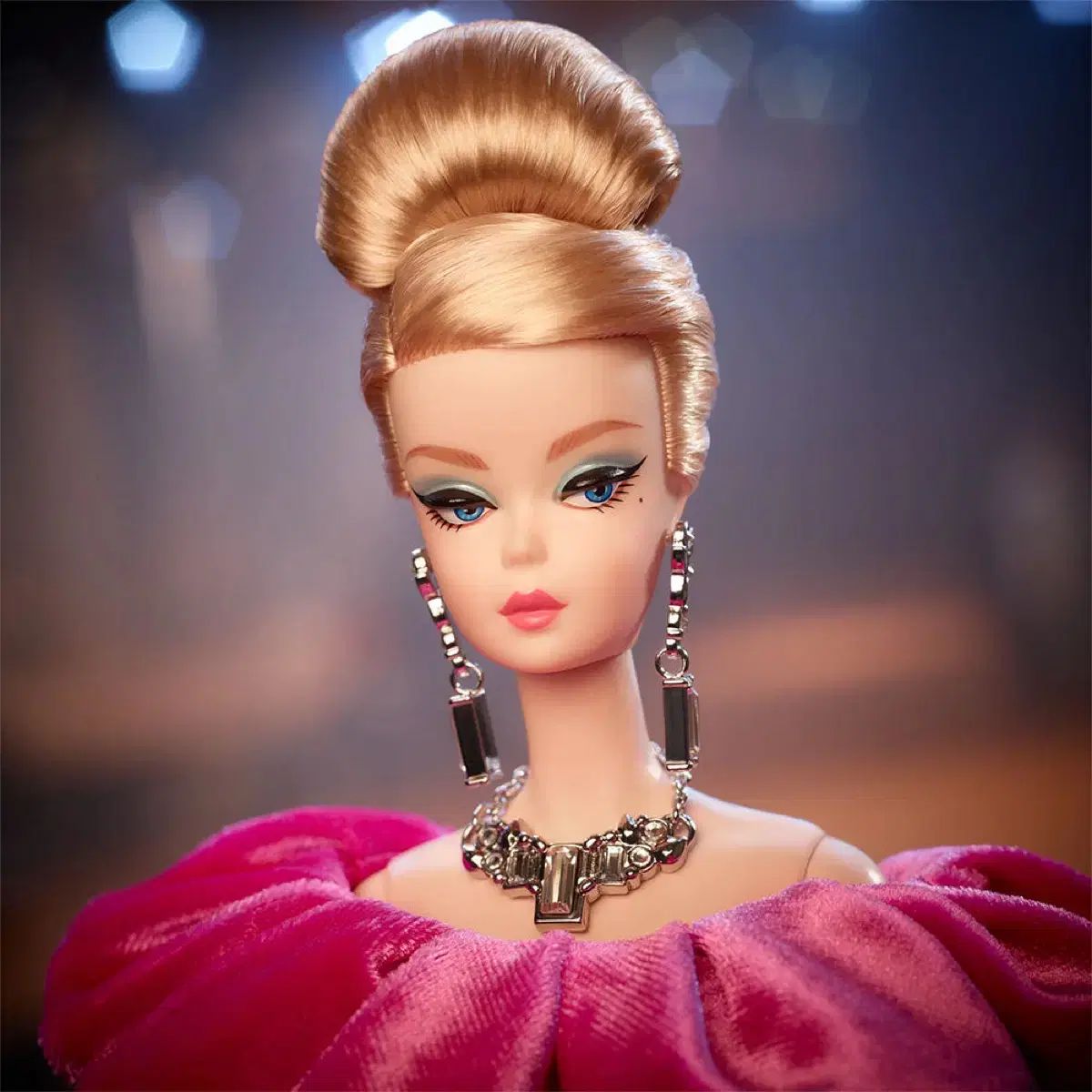 Barbie - 日本未発売 限定品 シルクストーン バービー  ゴールドレーベル 完売品 限定品 Silkstone「ゴールデン・ガラ」バービー ドール - メルカリ