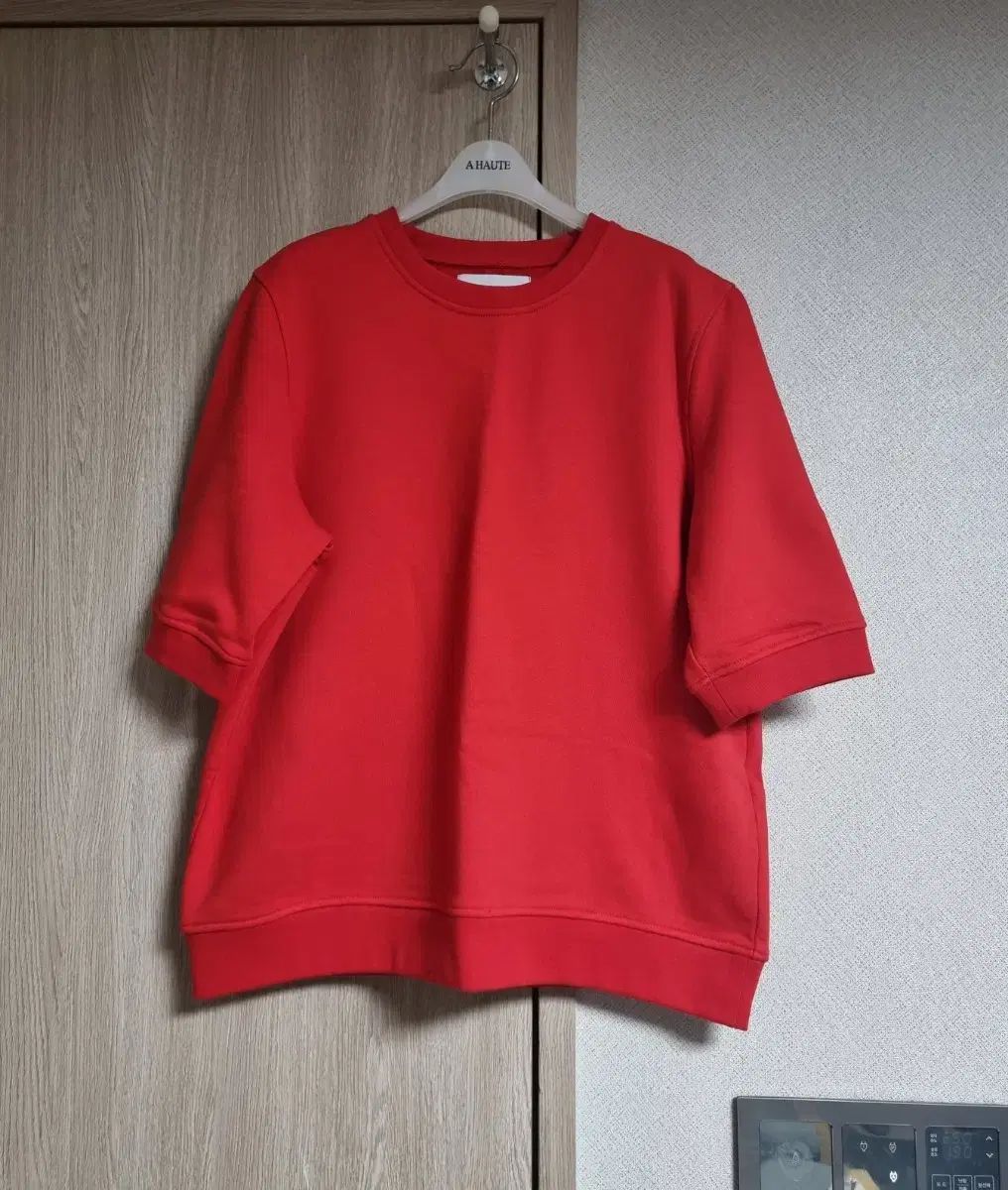 赤 トレーナー