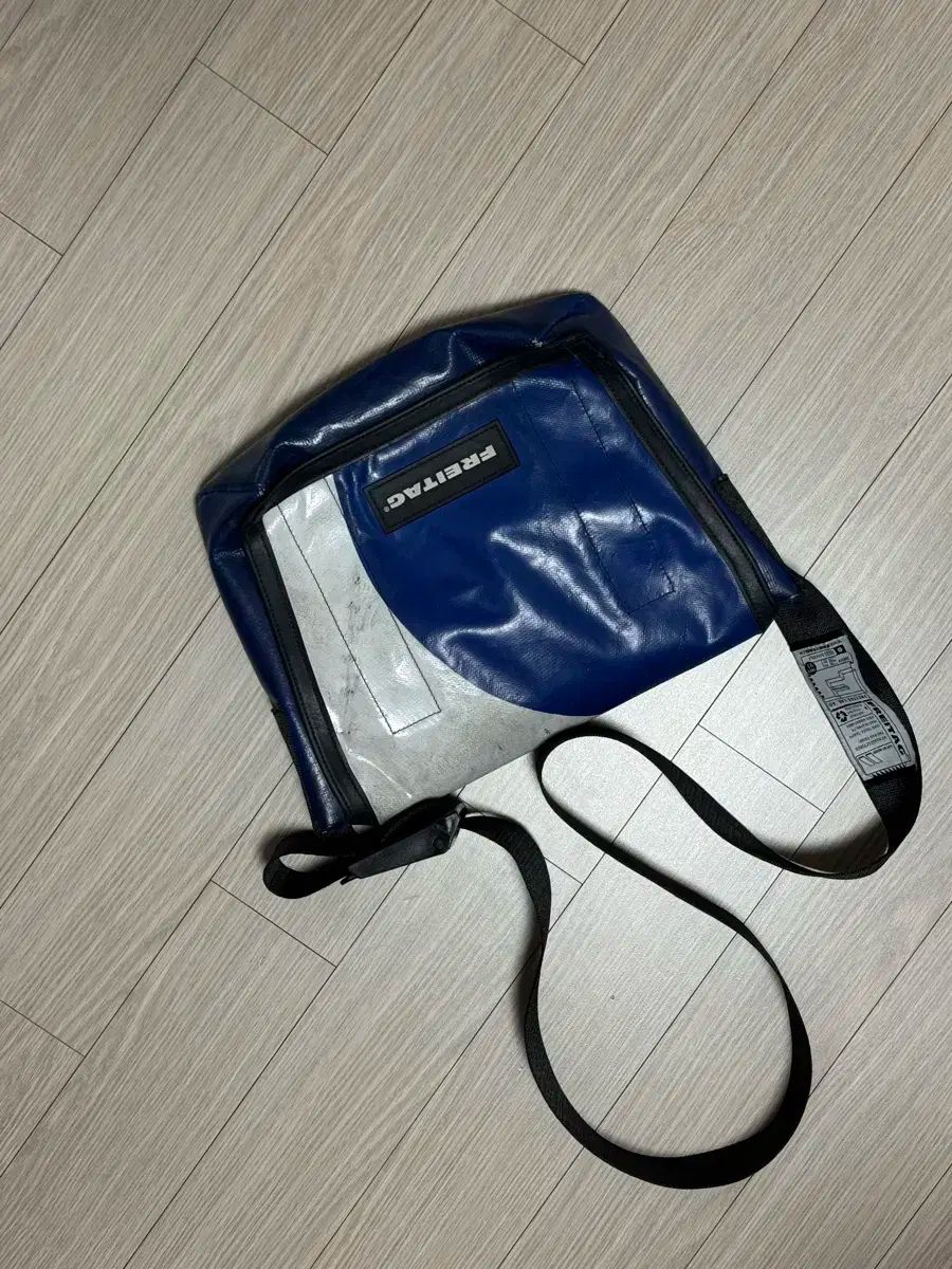 廃盤 美品 ミステリーランチ インベーダー メッセンジャーバッグ マルチカム 廃盤 美品 ミステリーランチ インベーダー メッセンジャーバッグ