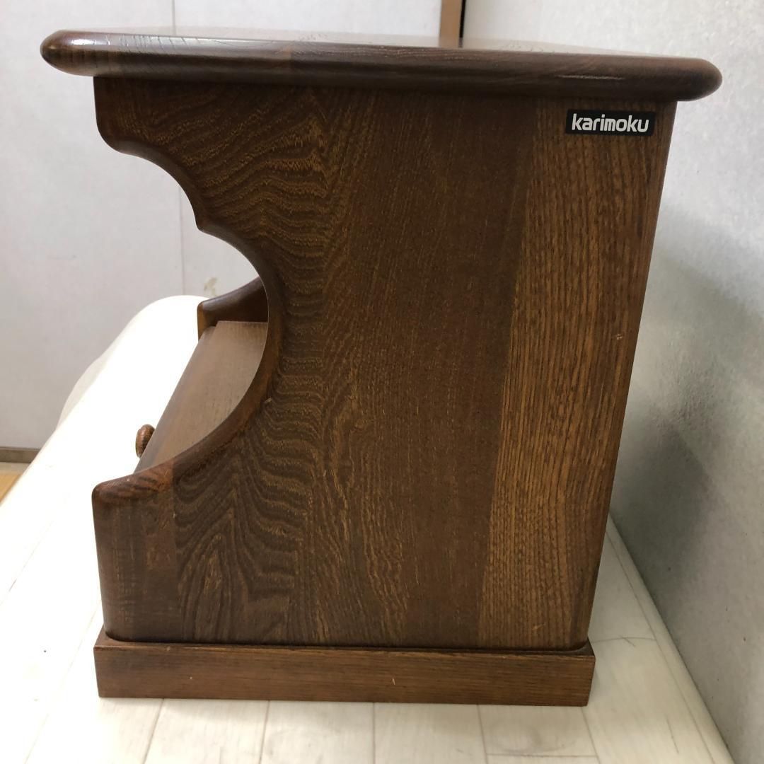 ナイトテーブル