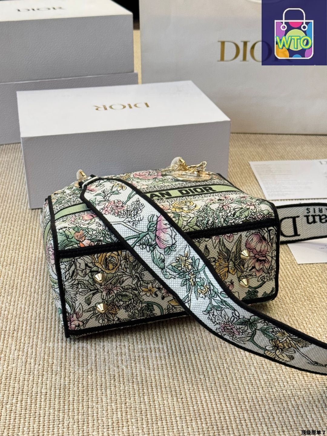 美品・ヴィンテージ【DIOR】LADYD-LITE中サイズ刺繍トートバッグ 今日特価】Dior Lady D - Lite 刺繍バッグ スターモデル版（Dior