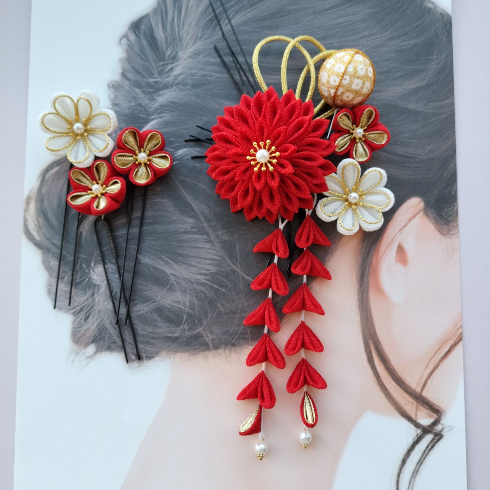 つまみ細工の髪飾り 赤 金 成人式 卒業式 七五三【No.32】 - メルカリ 