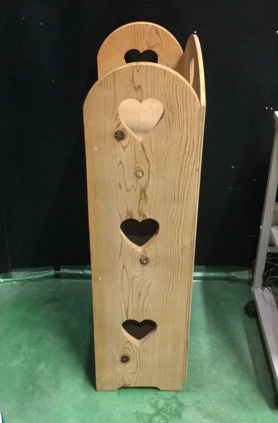 値下げ カントリー家具 木製ハート型 3段飾り棚 ハンドメイド