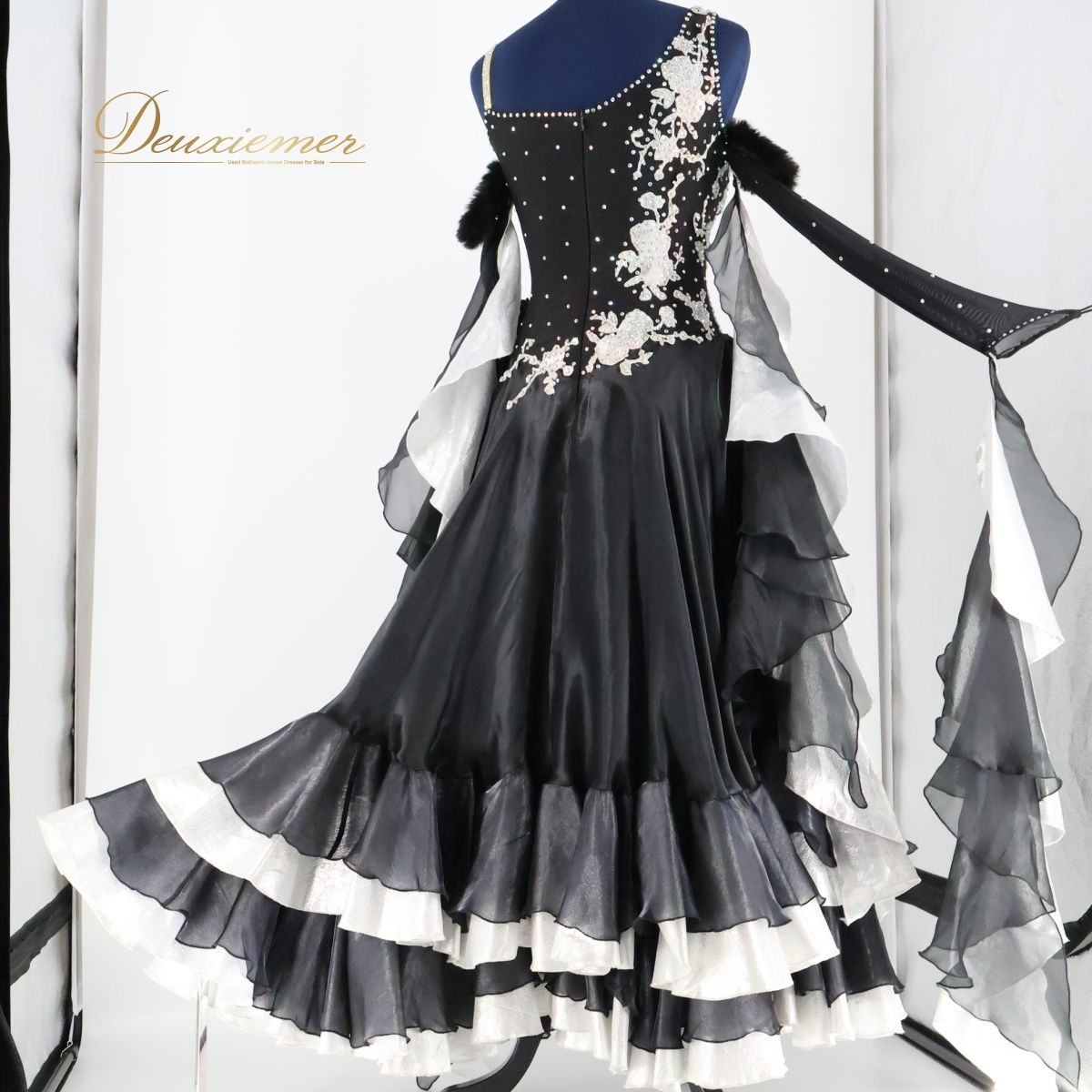 【社交ダンス衣装】ブラック gitane ワンピース ドレス 黒 シルバー フリル レース フロート デモ 競技用 ダンス 舞台 ブランド 高級感 ふんわり 膨らむ 女性用 社交ダンス衣装】ブラック gitane ワンピース ドレス 黒