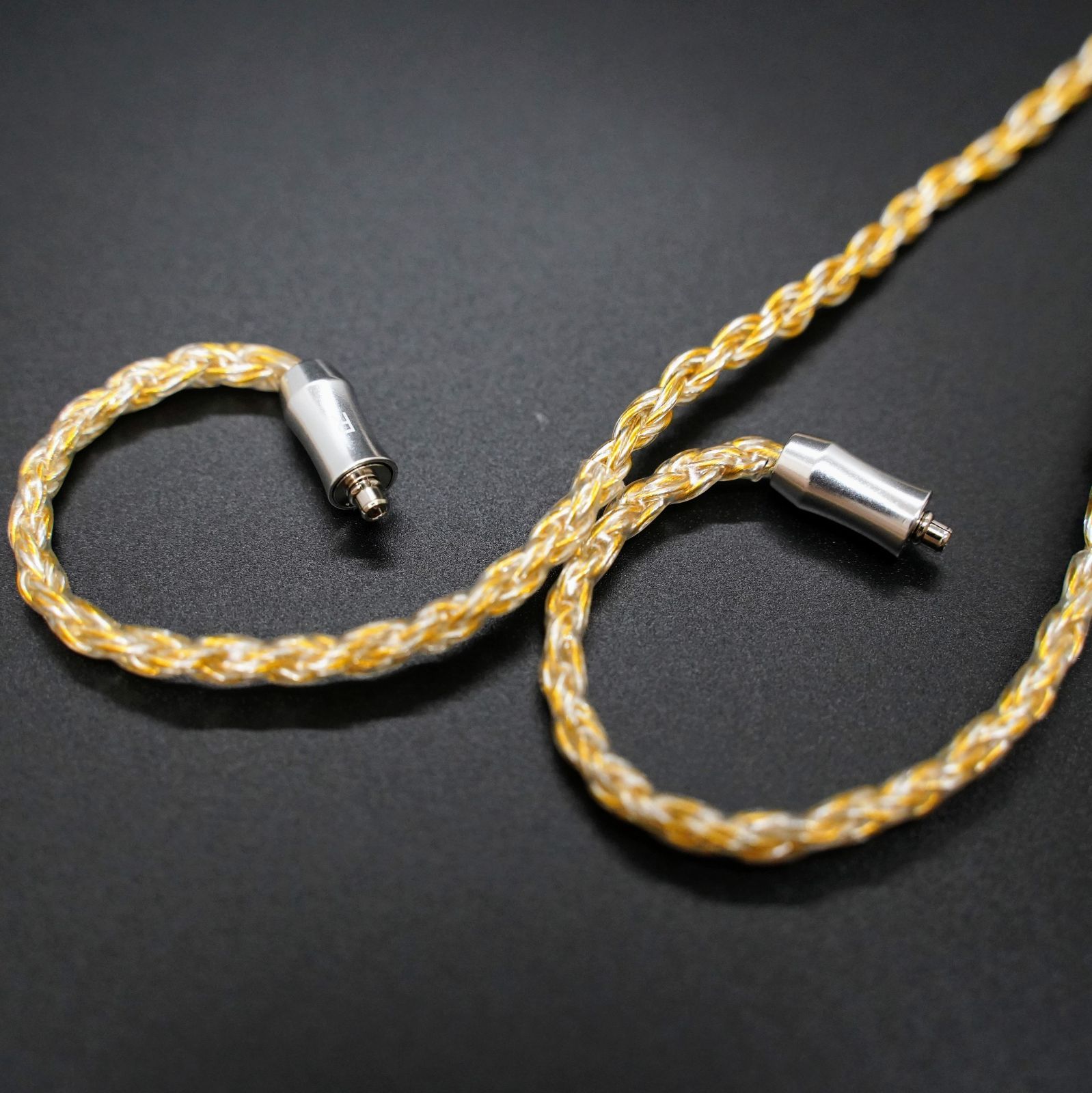 超希少!16芯 金銀線撚り合わせ リケーブル/膨張式MMCX 2.5mmバランス 超希少!16芯 金銀線撚り合わせ リケーブル/膨張式MMCX 2.5mmバランス