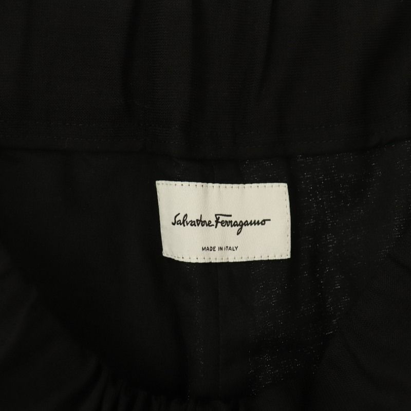 ヴィンテージサルバトーレフェラガモのカジュアルパンツクロップド4サイズМ長ズボン Salvatore Ferragamo（サルバトーレフェラガモ）デニムパンツ 紺
