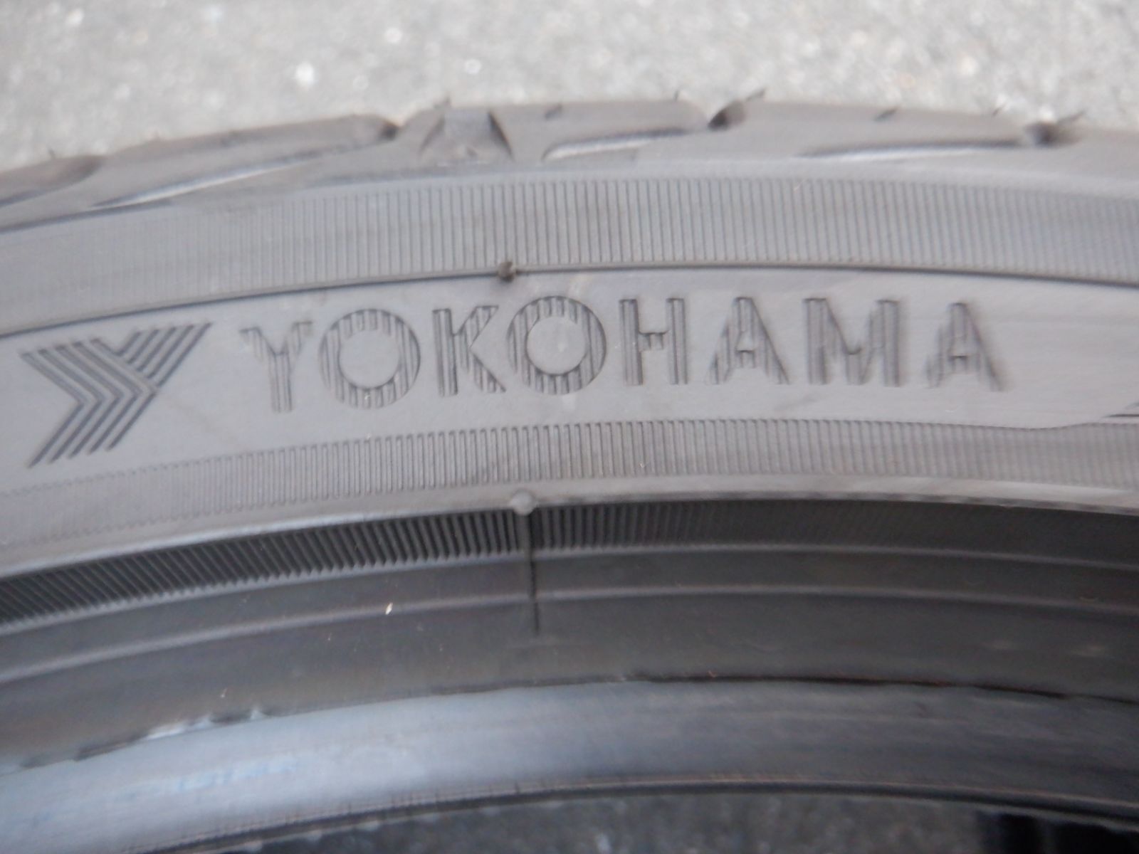 275 30ZR20 ２本 ヨコハマ アドバンスポーツV105 MO メルセデス承認タイヤ Ｅクラス ＣＬＳ ＡＭＧなどに