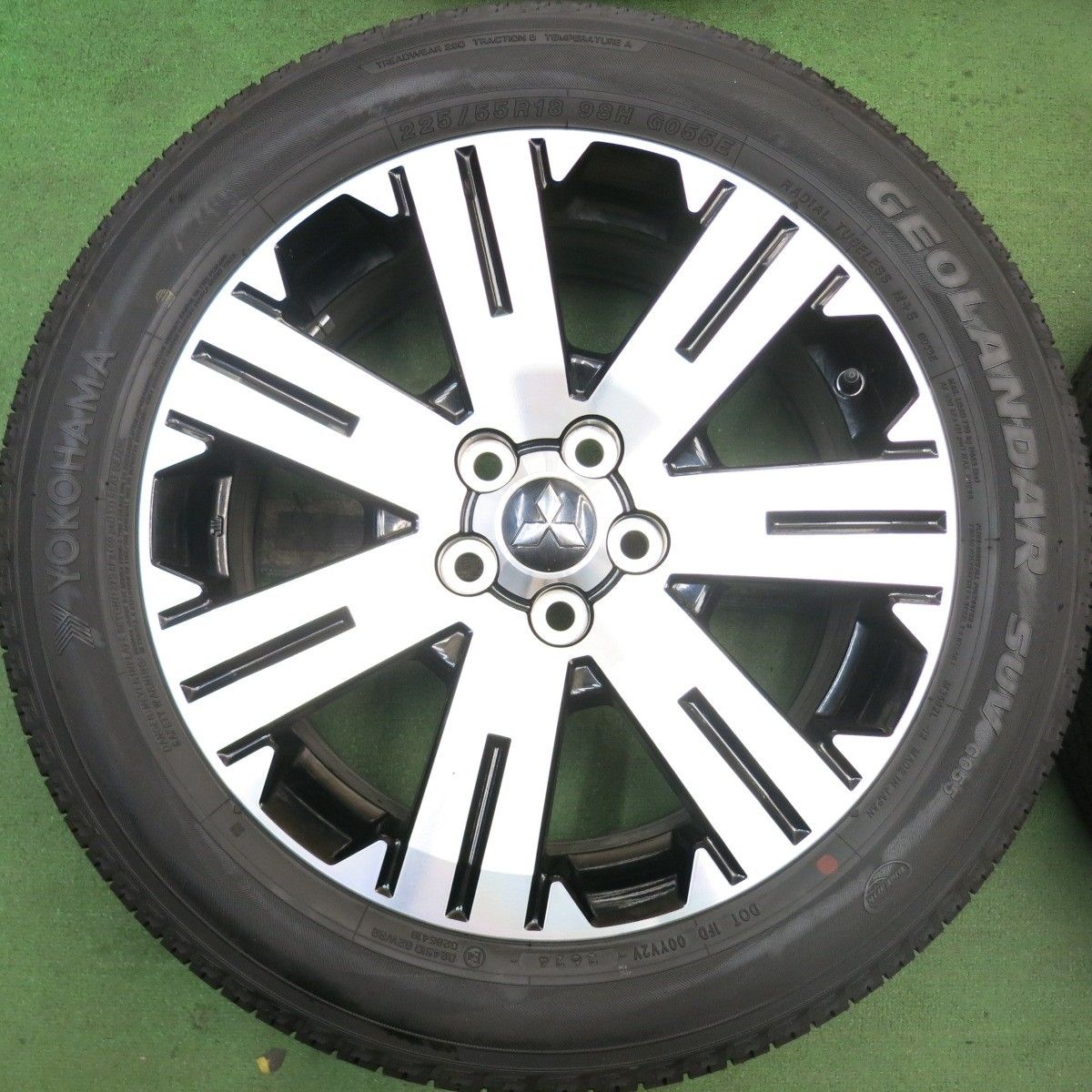 個性的 新車外し 24年 三菱 デリカ D 5 純正 225 55R18 ヨコハマ ジオランダー SUV G055 G055E 18インチ D5 PCD114.3 5H 5092005HAノ