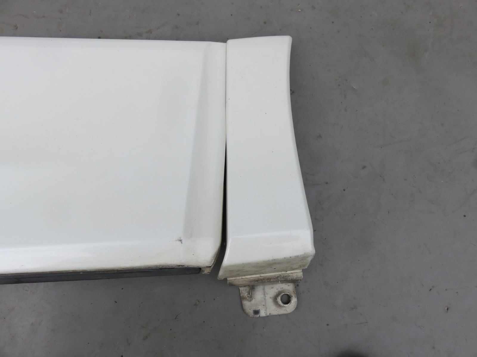 SFC2279 アルファード ヴェルファイアANH20W ANH25W GGH20W GGH25W前期 ドアプロテクターパネル サイドパネル 右前 右後 白070 右側スカート