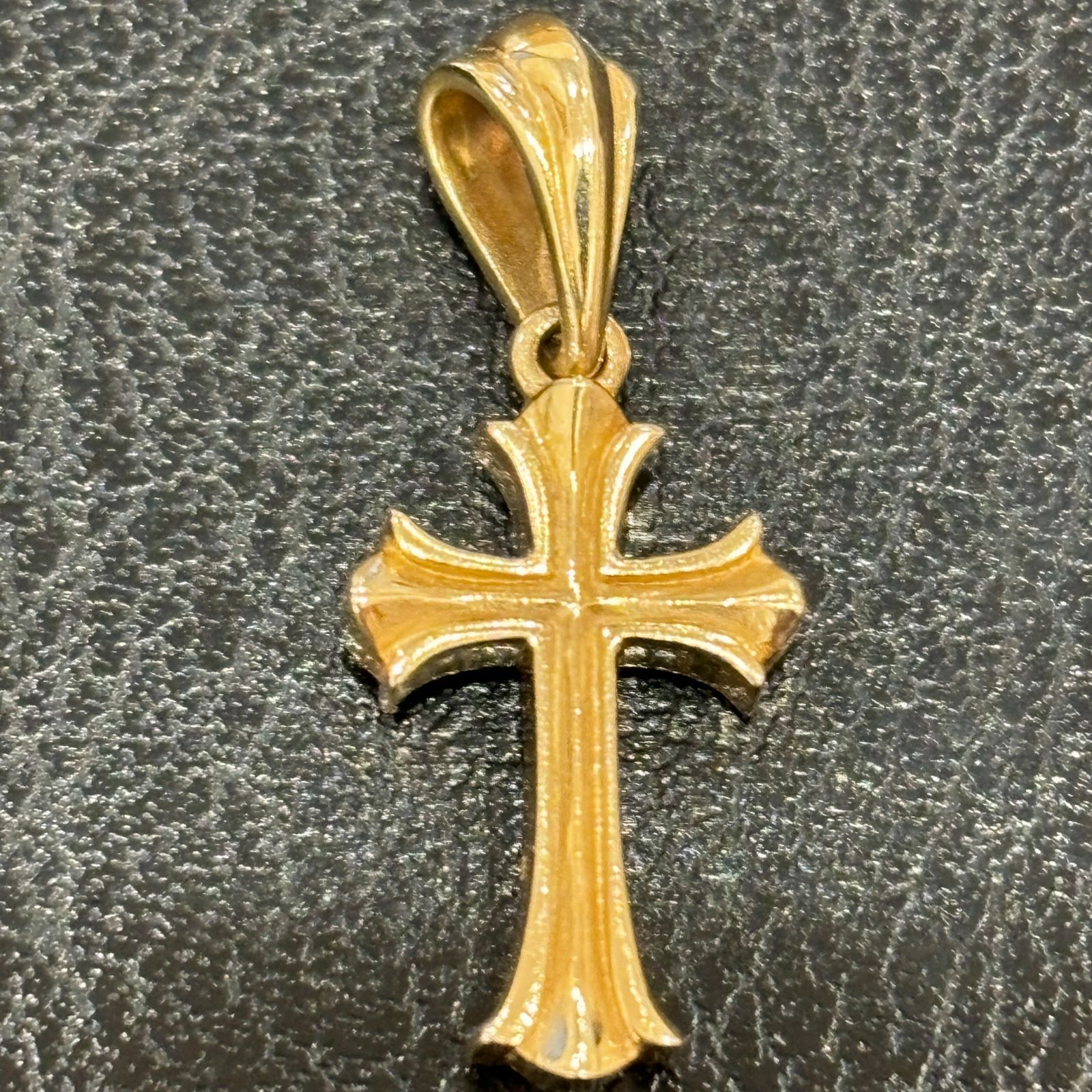 AVALANCHE 10K ゴールド 十字架ペンダント AVALANCHE 10K ゴールド