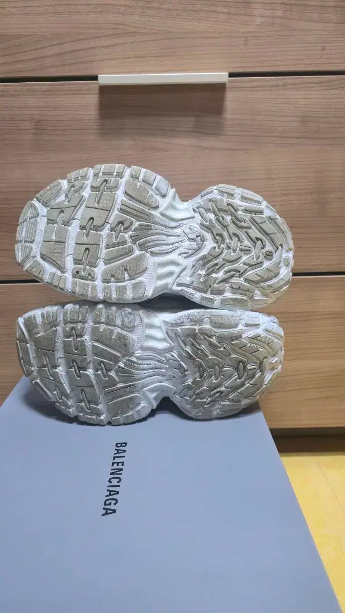 BALENCIAGA