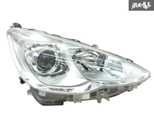割れ無し!!】トヨタ 純正 NHP10 アクア 中期 ハロゲン ヘッド