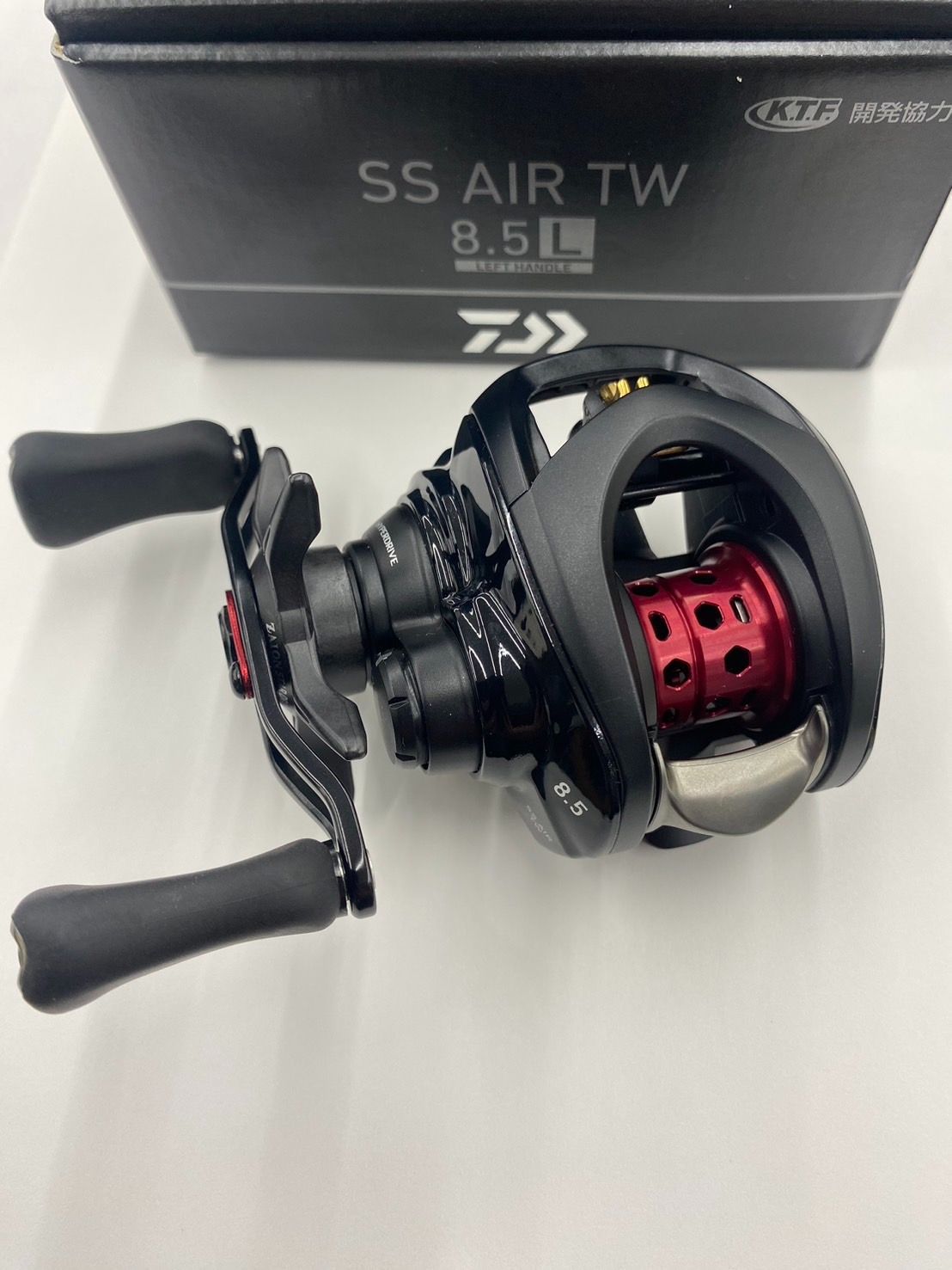 Daiwa ベイトリール ＳＳ　ＡＩＲ　ＴＷ　８．５L　左巻き　現行品 ダイワ ダイワ SS AIR TW 8.5L (リール) 価格比較 - 価格.com