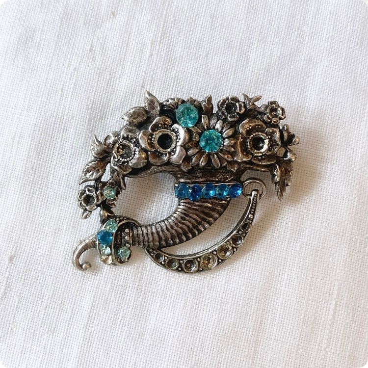 フランス直輸入 繊細で美しいコーヌコピア ヴィンテージ 花束 ブローチ