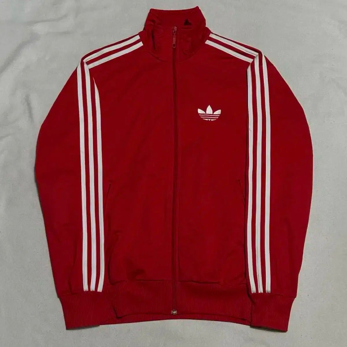 アディダス ファイヤーバード レッド トラックジャージ