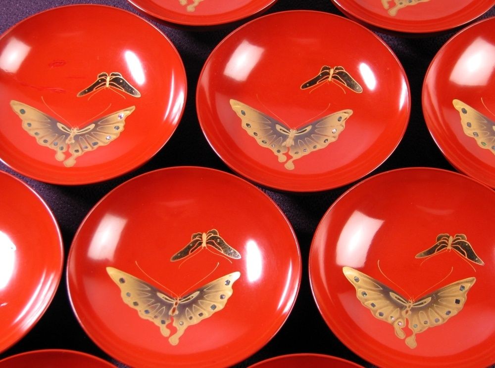時代蒔絵 花鳥図吸物椀10客 木箱付 身口径13.2㎝ 東Y7-0212③タトコ 時代 木製朱漆吸物椀10客 菊に蝶蒔絵 幅:11.8cm /煮物椀/25g042