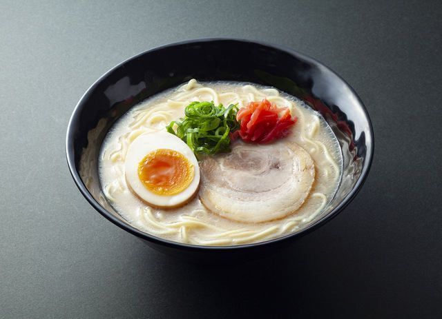 賞味期限激安4箱買いおすすめ 博多豚骨ラーメン　 細麺 うまかぞー　大人気　サンポー食品