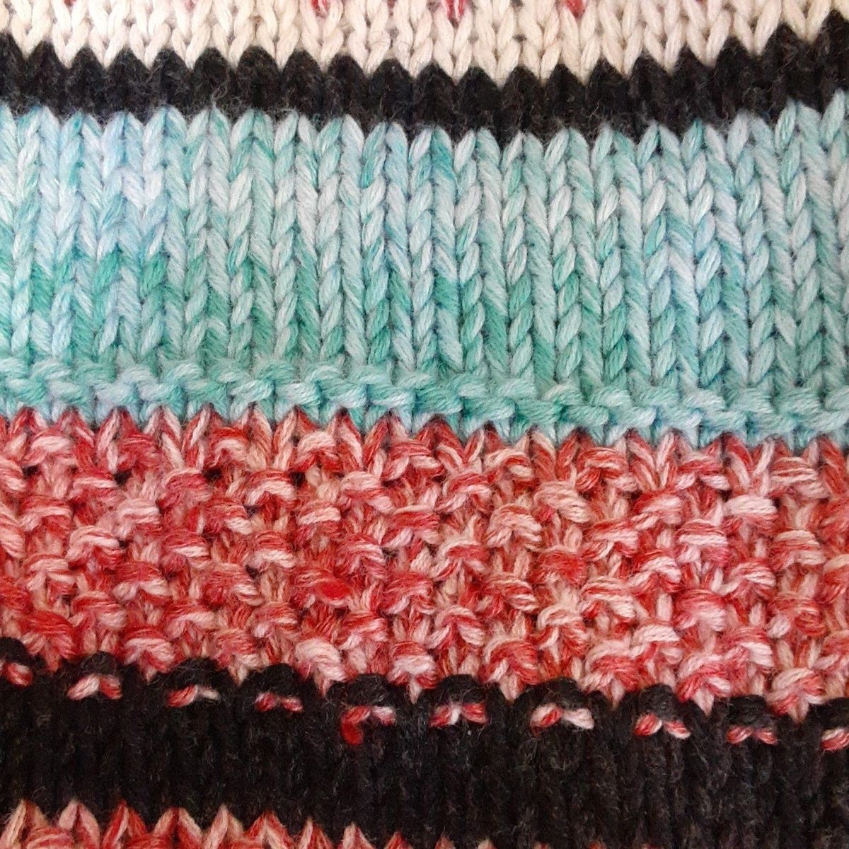 ライトブルー×ライトピンク×マルチ クルーネック