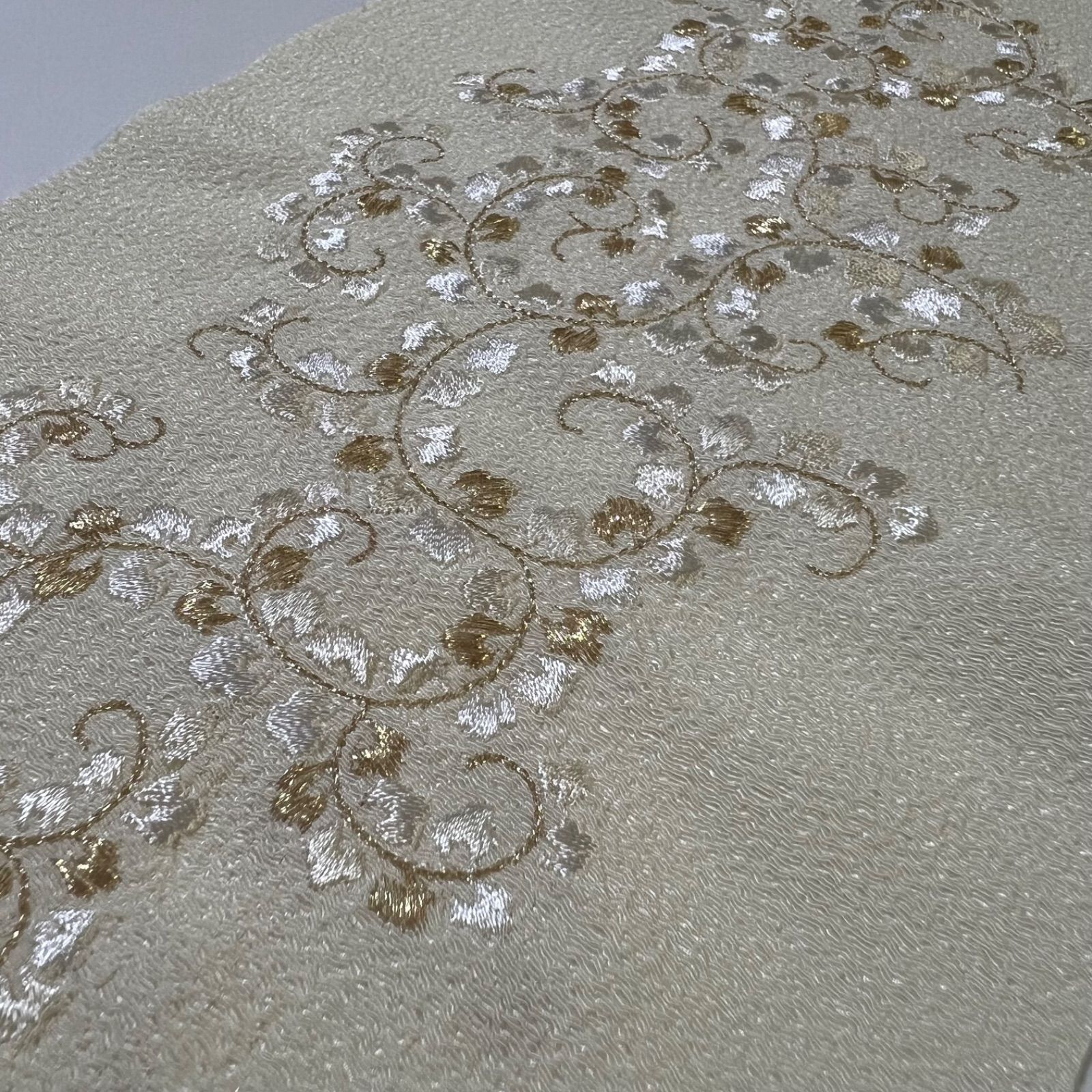 L026 刺繍半衿 アイボリー ゴールド 蔦