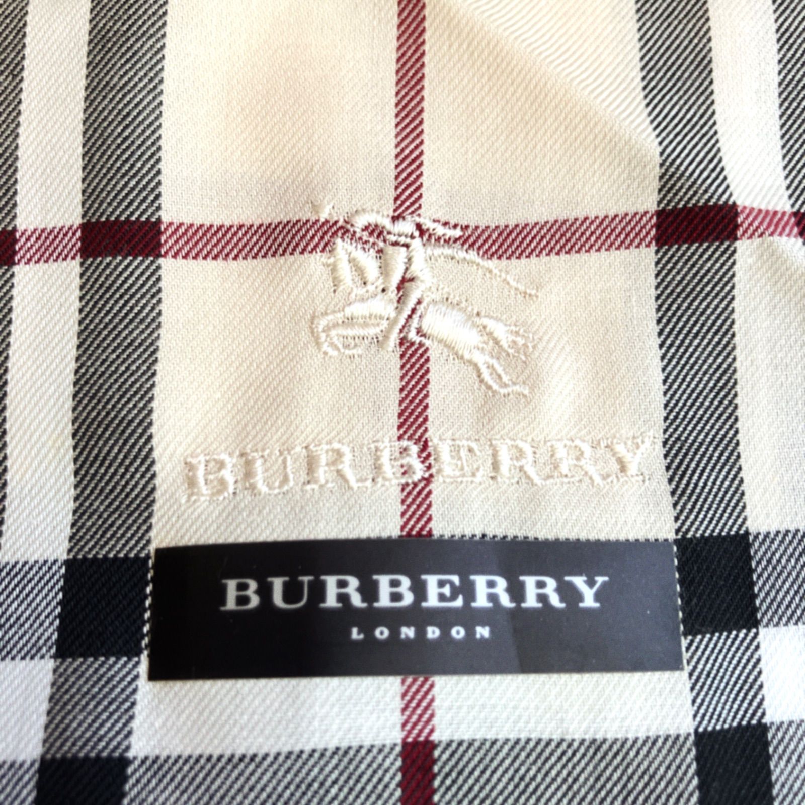 BURBERRY　バーバリー　新品メンズハンカチ　レディースハンカチノバチェック BURBERRY バーバリー ハンカチ ノバチェック柄 グレー系 未使用