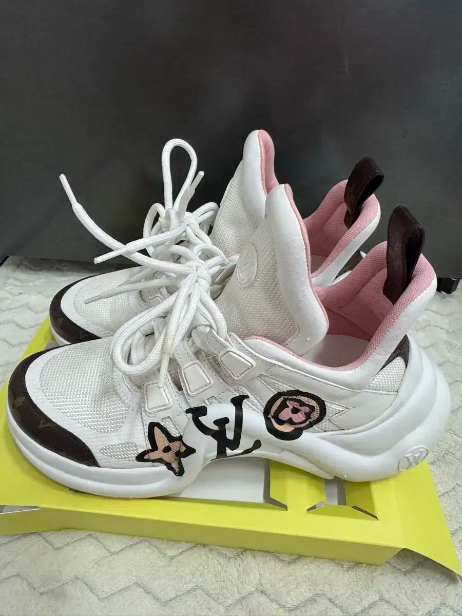 Louis Vuitton ルイヴィトン アーチライト スニーカー 白 ピンク 37