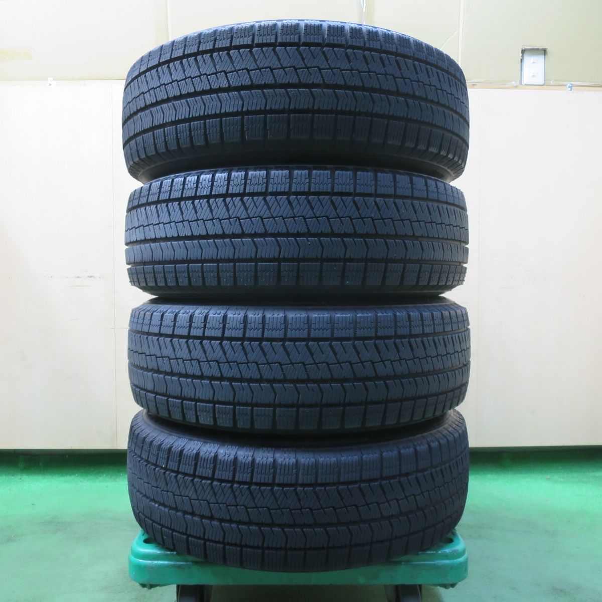 205/60R16 ②送料込み バリ溝 2本 BLIZZAK VRX2 205/60R16