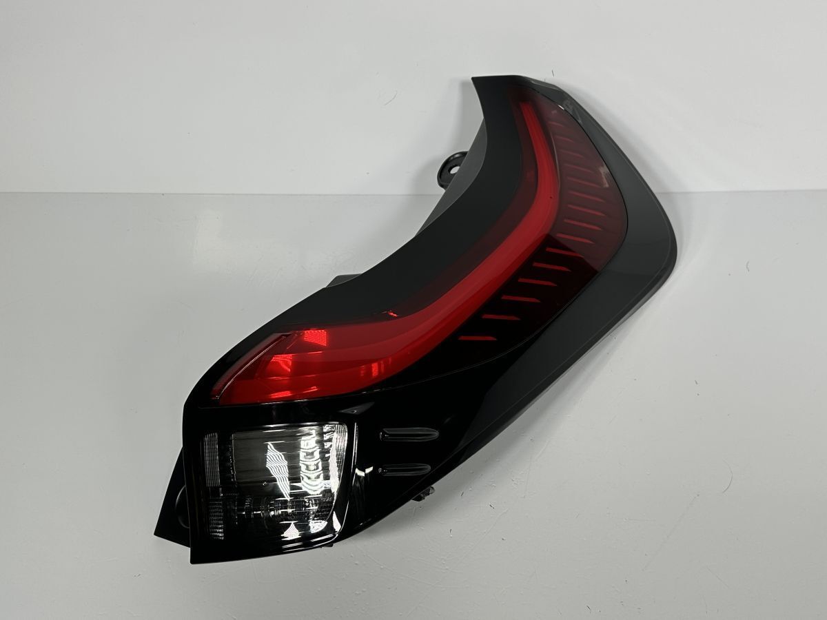 破損キズなし 低走行 アクア MXPK11 MXPK16 純正 右テールランプ テールライト RH 81551-52F40 52-338 打刻S 管理29448