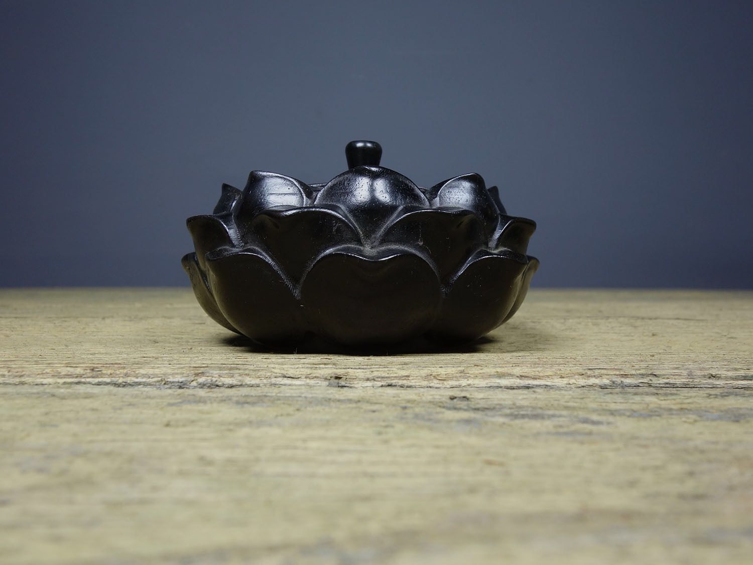 旧家蔵出し 檀木製 細密彫 蓮花熏香炉 香道具 仏具 仏具一般 供養品 古美術品 収集家