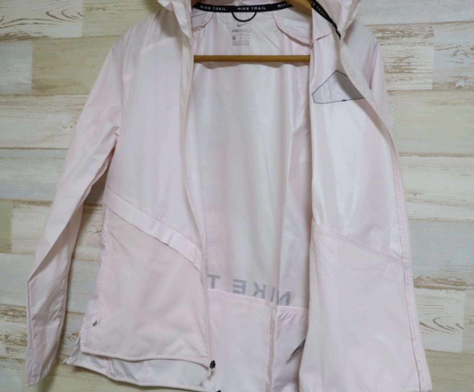 メルカリshops Nike ナイキ トレイル ランニングジャケット レディース ナイキ シールド