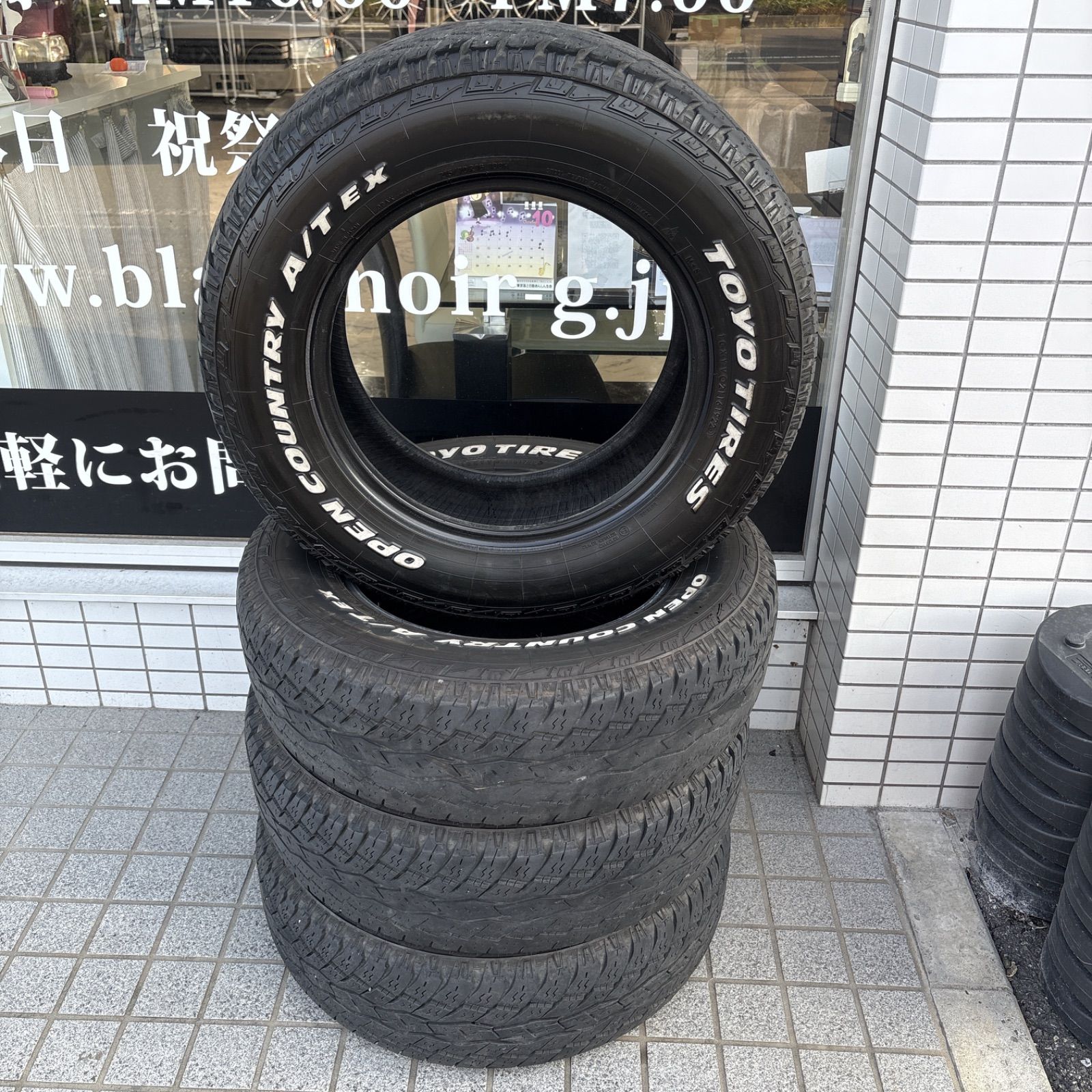 げ TOYO TIRE トーヨータイヤ OPEN COUNTRY オープンカントリー 215 70R16 4本セット ホワイトレター