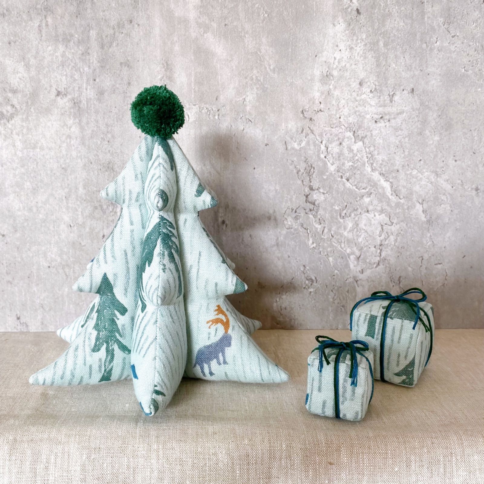 ミナペルホネン ハンドメイド☆端切れ合わせ☆集うツリーのタペストリー♪ mina perhonen - ミナペルホネンハギレクリスマスツリーの通販