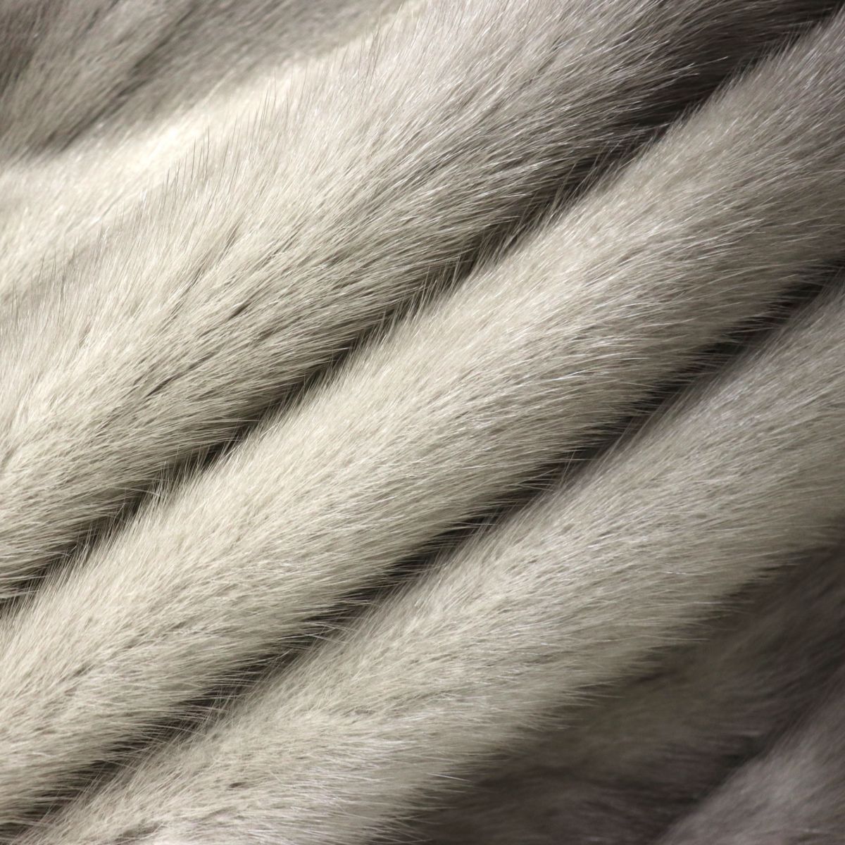 グレー 毛皮　コート サファイア　ミンク　11号 サファイアミンク MINK ファーコート 本毛皮 裏:花柄 グレー系