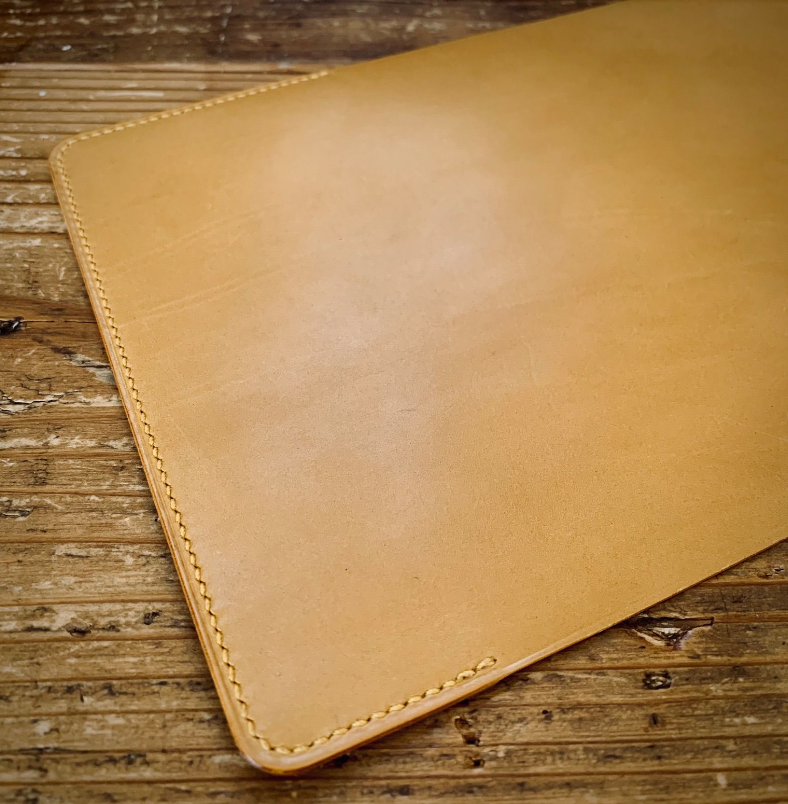 手縫いの革のブックカバー（ヴァイオリンタイプ）