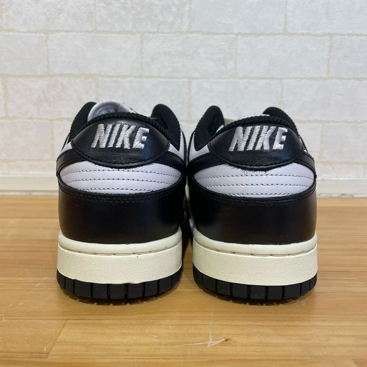 ナイキ NIKE WMNS DUNK LOW PRM ウィメンズ ダンク ロー プレミアム VINTAGE ヴィンテージ PANDA パンダ  FQ8899-100 - メルカリ