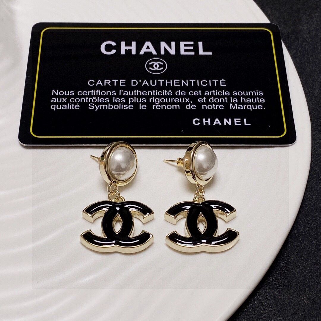 【CHANEL】シャネル ダブルCパールイヤリング - エレガントで個性的なデザイン