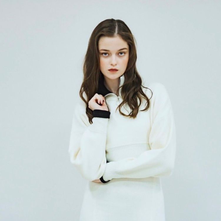 chami様専用】pinue ハーフジップニットセットアップ ホワイト - メルカリ 