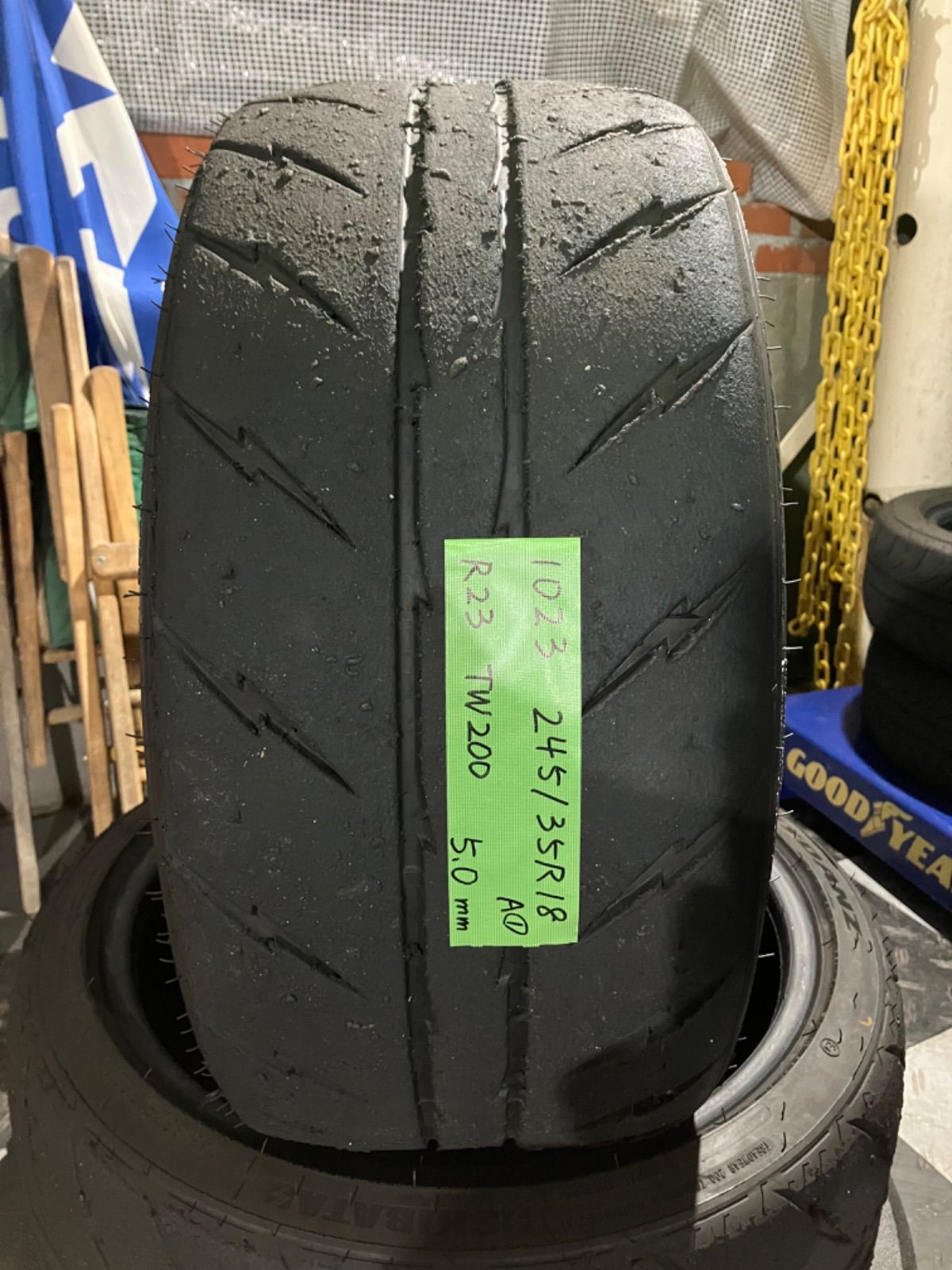 245/35R18 シバタイヤ SHIBATIRE REVIMAX R23 TW200 中古タイヤ2