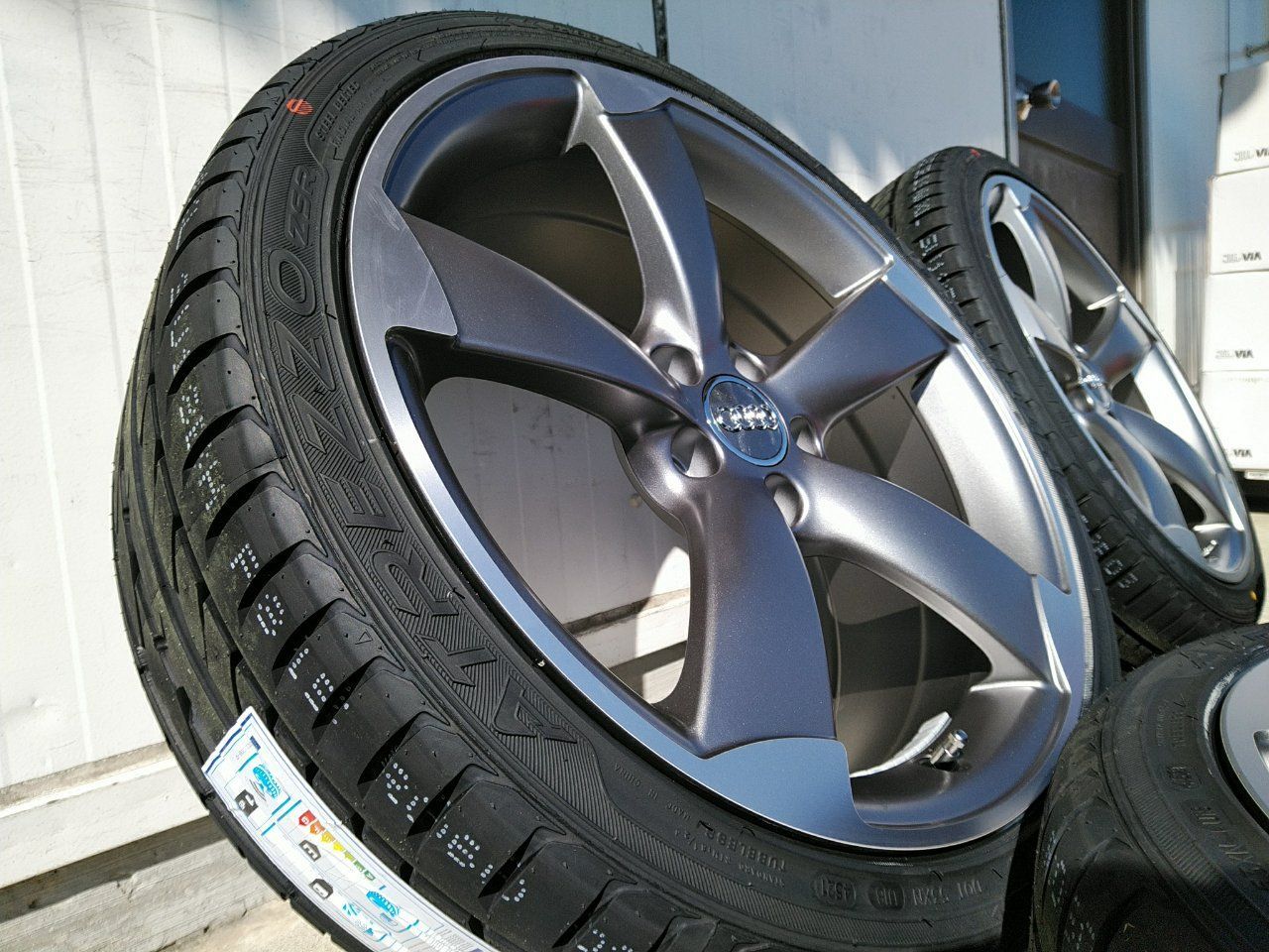 245|35R19 255|35R19