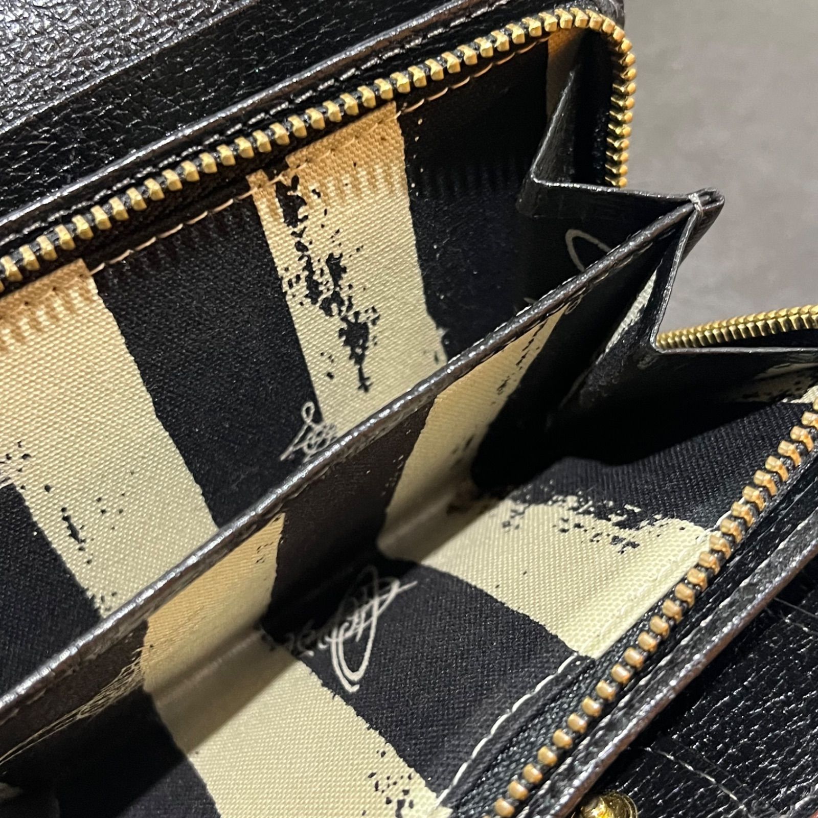 ヴィヴィアンウエストウッド　三つ折り財布　財布　折り財布　レザー　オーブ Vivienne Westwood 三つ折りウォレット 財布 オーブ