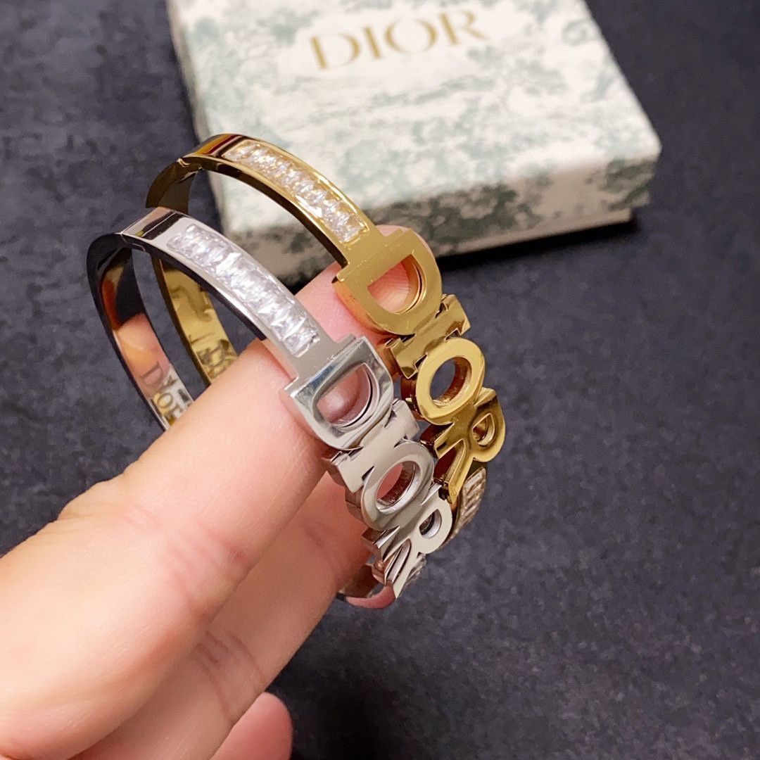 【Dior】ディオール 人気アイテム  キラキラ ラインストーン チャーム付き ブレスレット