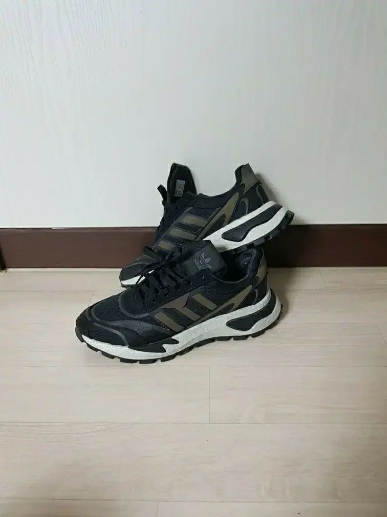 adidas アディダス 登山 トレッキングシューズ 265mm ほぼ です