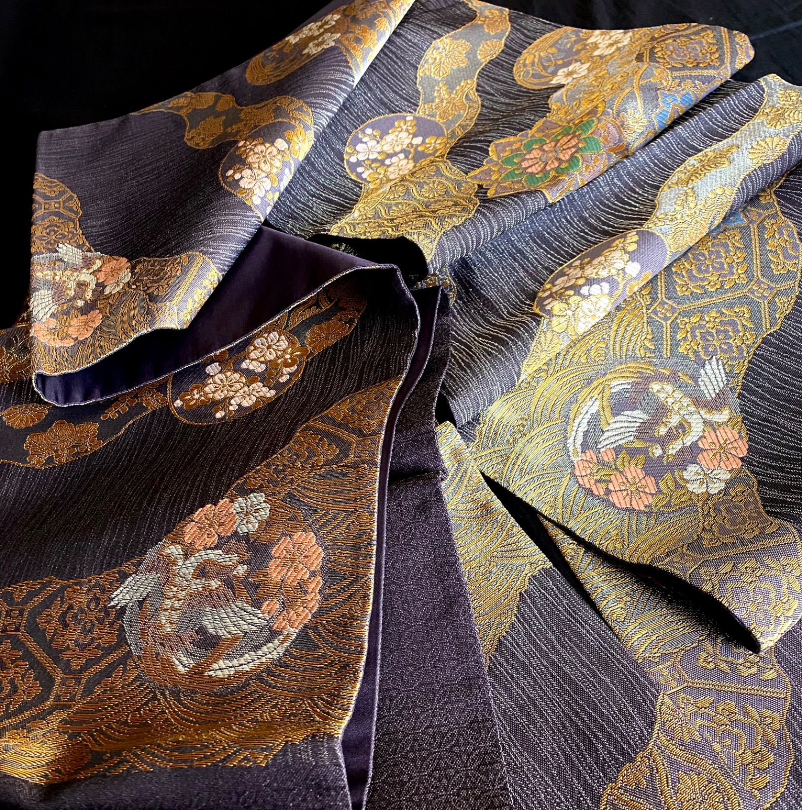 華門の紫の袋帯〉雨縞 紫色グレー味 軽め 未使用 織り出し - メルカリ 