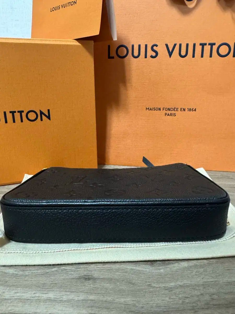 Louis Vuitton ルイヴィトン イジー ポーチ オン ストラップ バッグ 販売 USTAUSTRALIA_COM_AU