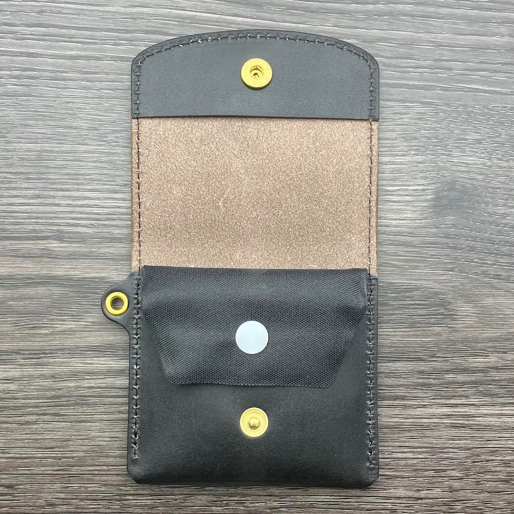 茶芯レザー 黒 真鍮製金具 携帯灰皿 ポケット灰皿 ポータブルアッシュ